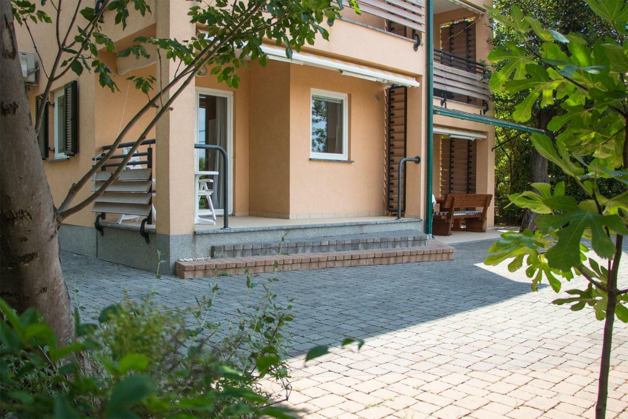 Lukovo Seafront Apartments Exterior photo